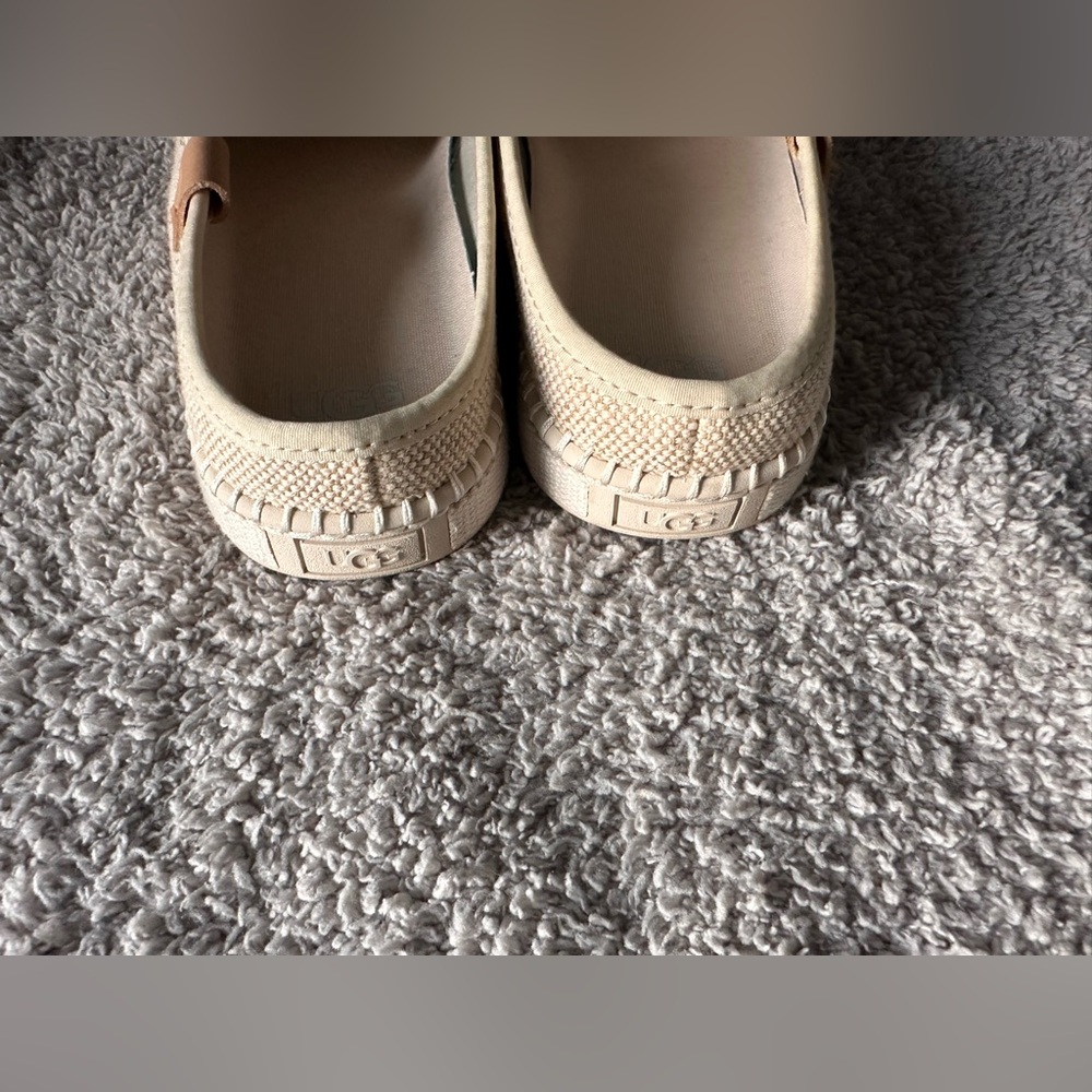 UGG Women’s Delu Sneakers - Picture 5 of 11